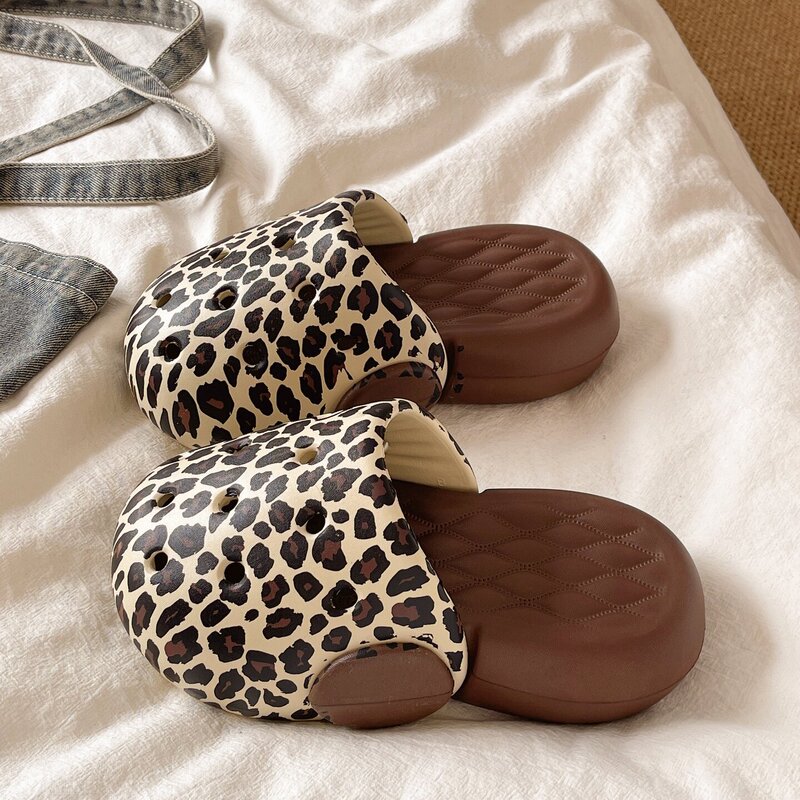 Fashionable Leopard Print Color-Blocked Clogs for Women, Summer Outdoor Wear, Eva Thick-Soled Non-Slip Indoor Home Closed-Toe Sandals
