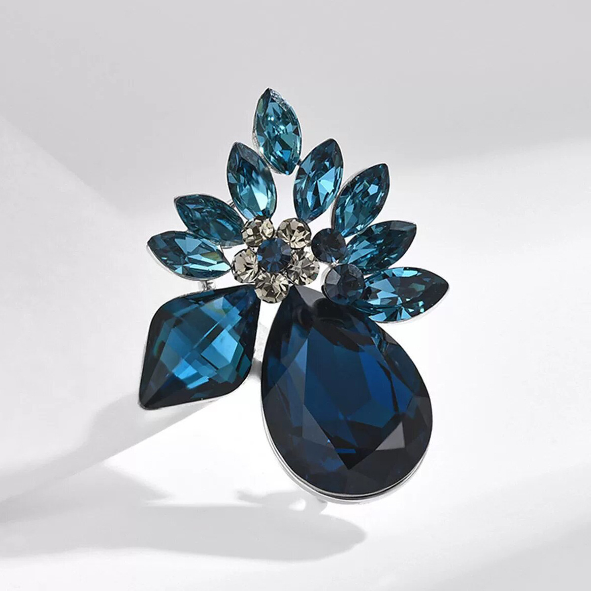 Europees-Amerikaanse mode, kristallen, hoogwaardige, verfijnde bloemenbroche voor dames, luxe en elegante speld, accessoire voor bij een pak._voghion.com