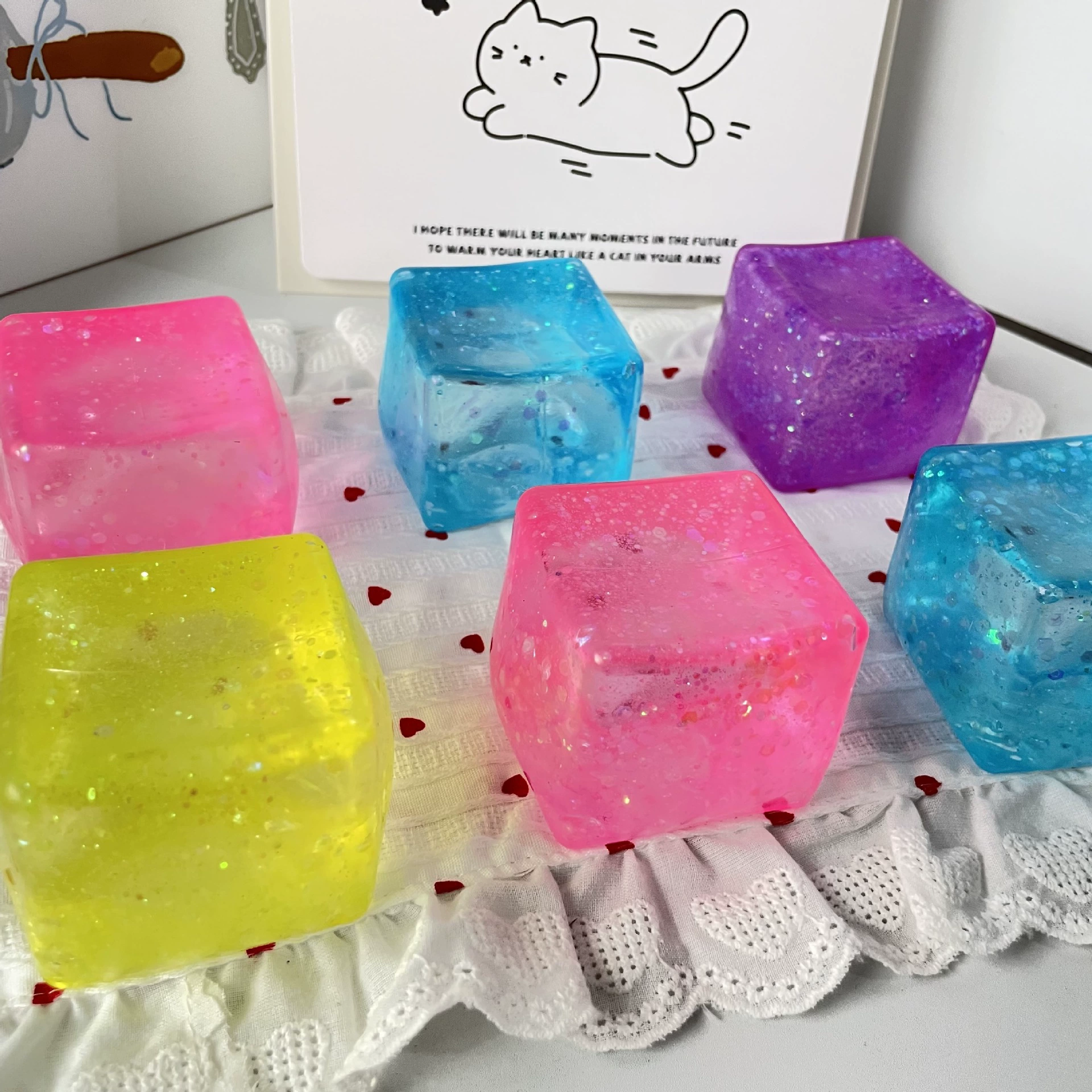 Популярный кьюб-кьюб содержащий Sequins кубики прозрачный монохромный сладкая сульфат уменьшающий стресс и сжимающий эффект для снятия напряжения и вентиляции