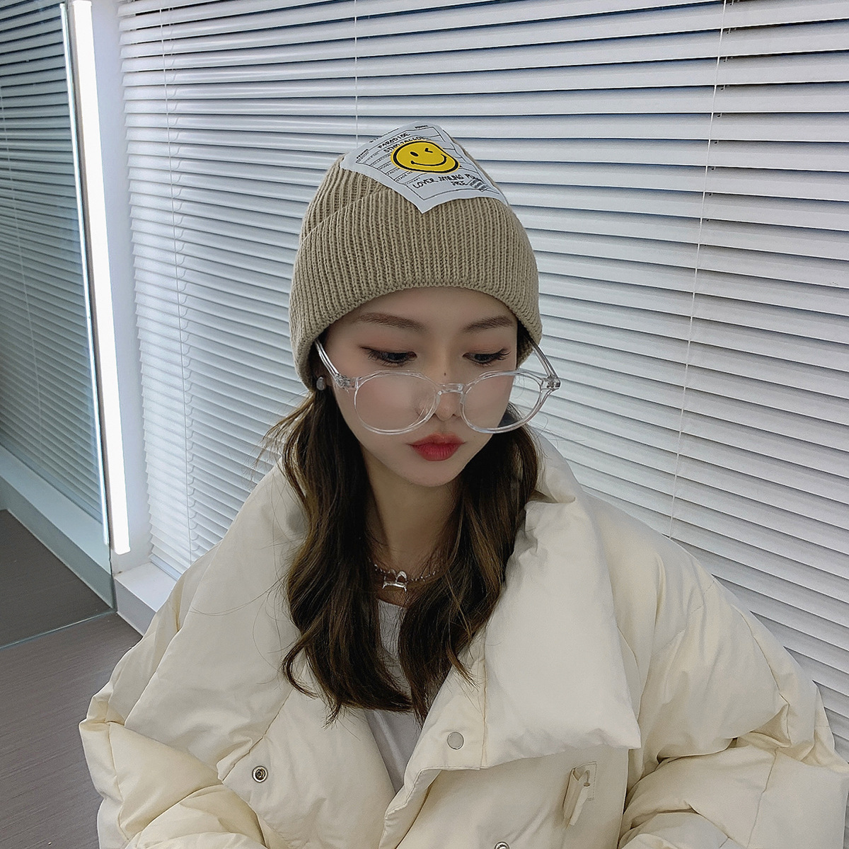 Korean Style Smiley Face Cloth Label Warm Knitted Hat Wholesale Nihaojewelry display picture 14