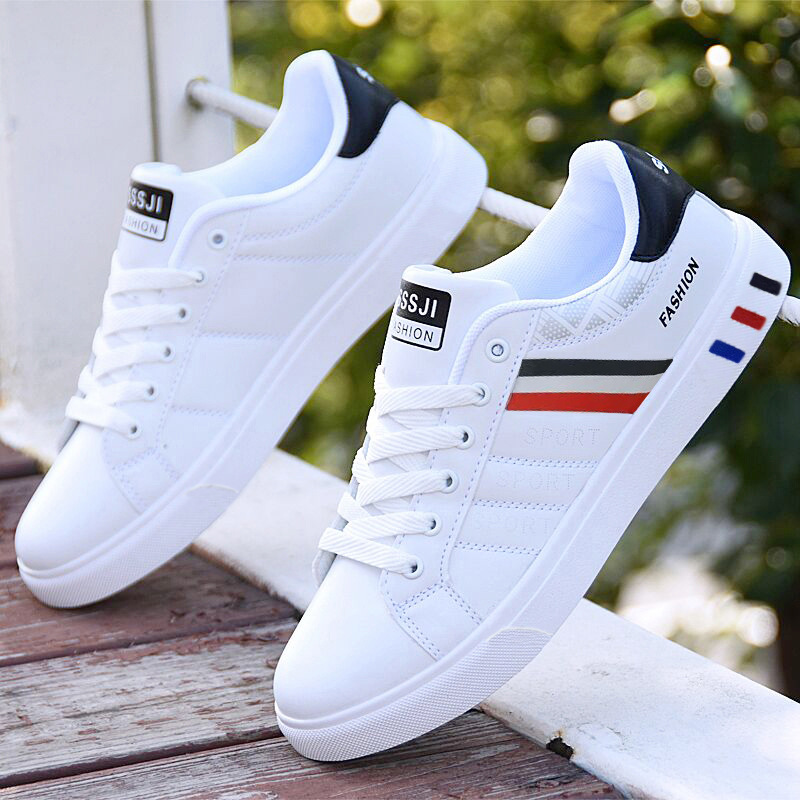 Zapatos de verano para hombre 2024, nuevo estilo coreano, versátiles, zapatos blancos, zapatillas planas para estudiantes, zapatos deportivos casuales de moda para hombre