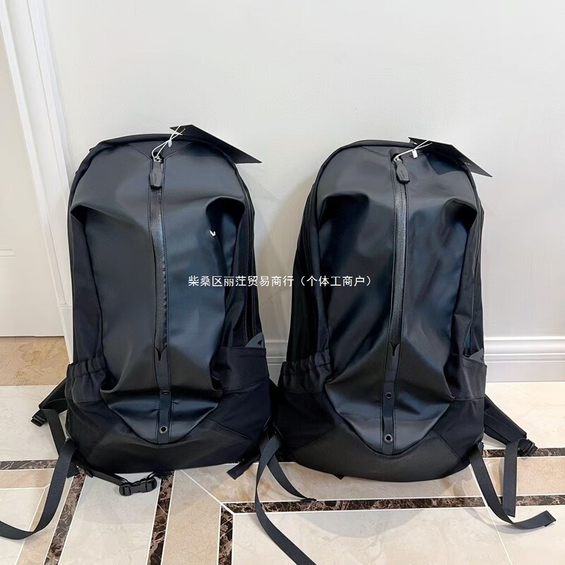 26L 防水バックパック オートバイ カジュアル ヘルメット アウトドア バックパック 旅行 大容量 スクールバッグ トラベルバッグ ブラックゴールド|undefined