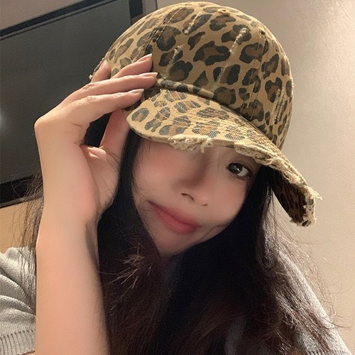 Fashionable leopard print baseball hat for women street fashion cool personalized retro old American wide-brimmed sun protection baseball hat