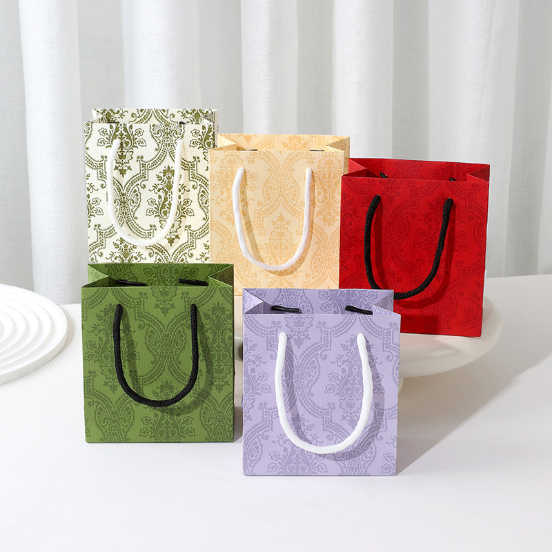 Factory wholesale jewelry box packaging bag Guofeng cosmetics portable light luxury paper bag packaging gift jewelry bag