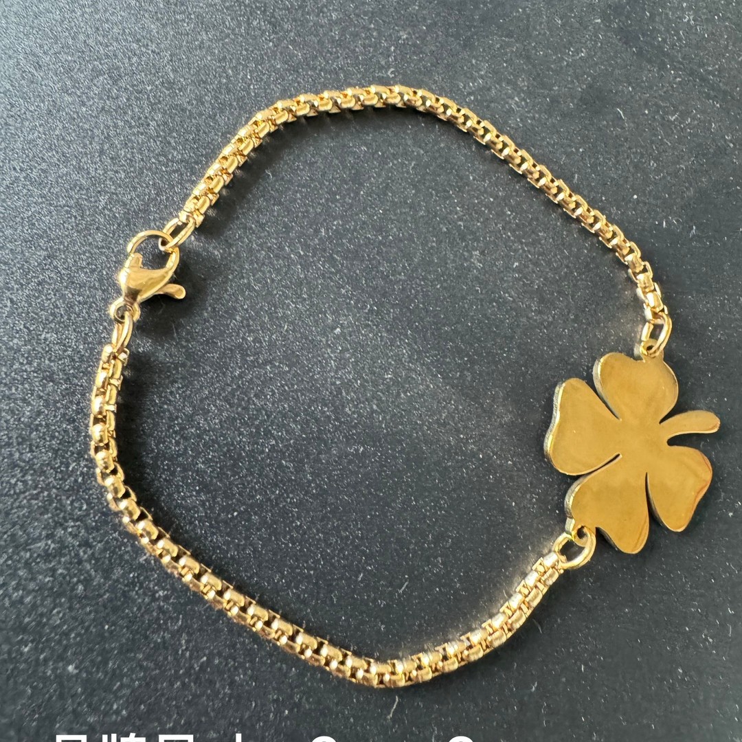 유럽과 미국의 패션 스테인레스 스틸 행운의 네잎 클로버 작은 신선한 잎 커플 팔찌 크로스 보더 핸드 액세서리