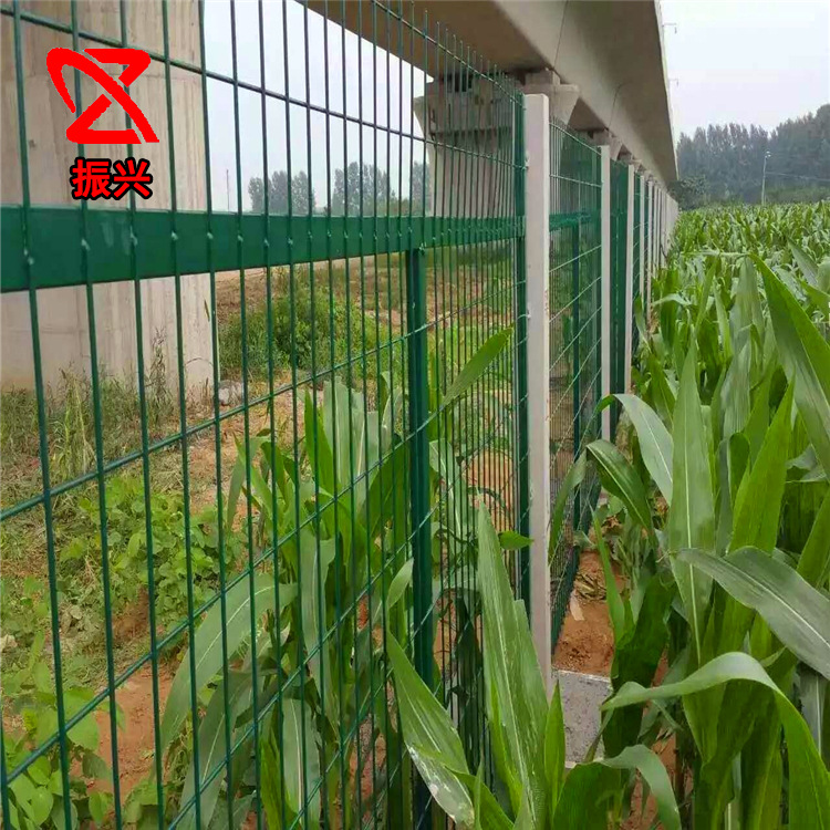 铁路防护栅栏道路隔离金属网片铁路8001水泥柱围网8002轨道围栏
