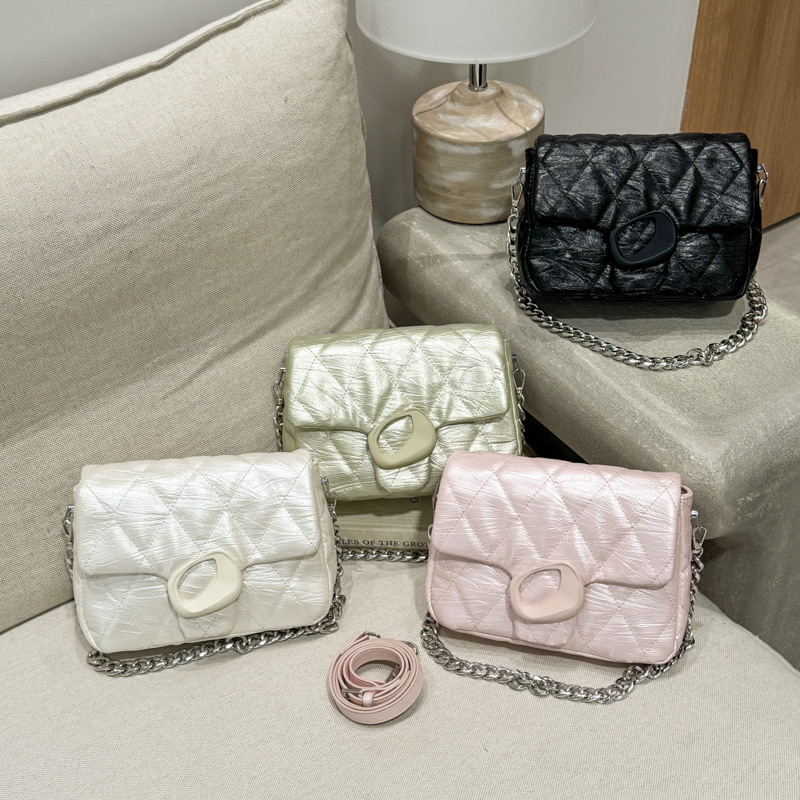 Exquisita bolsa cuadrada de diamante de moda lujosa pequeña bolsa de hombro de estilo de fragancia diaria bolsa de moda personalizada