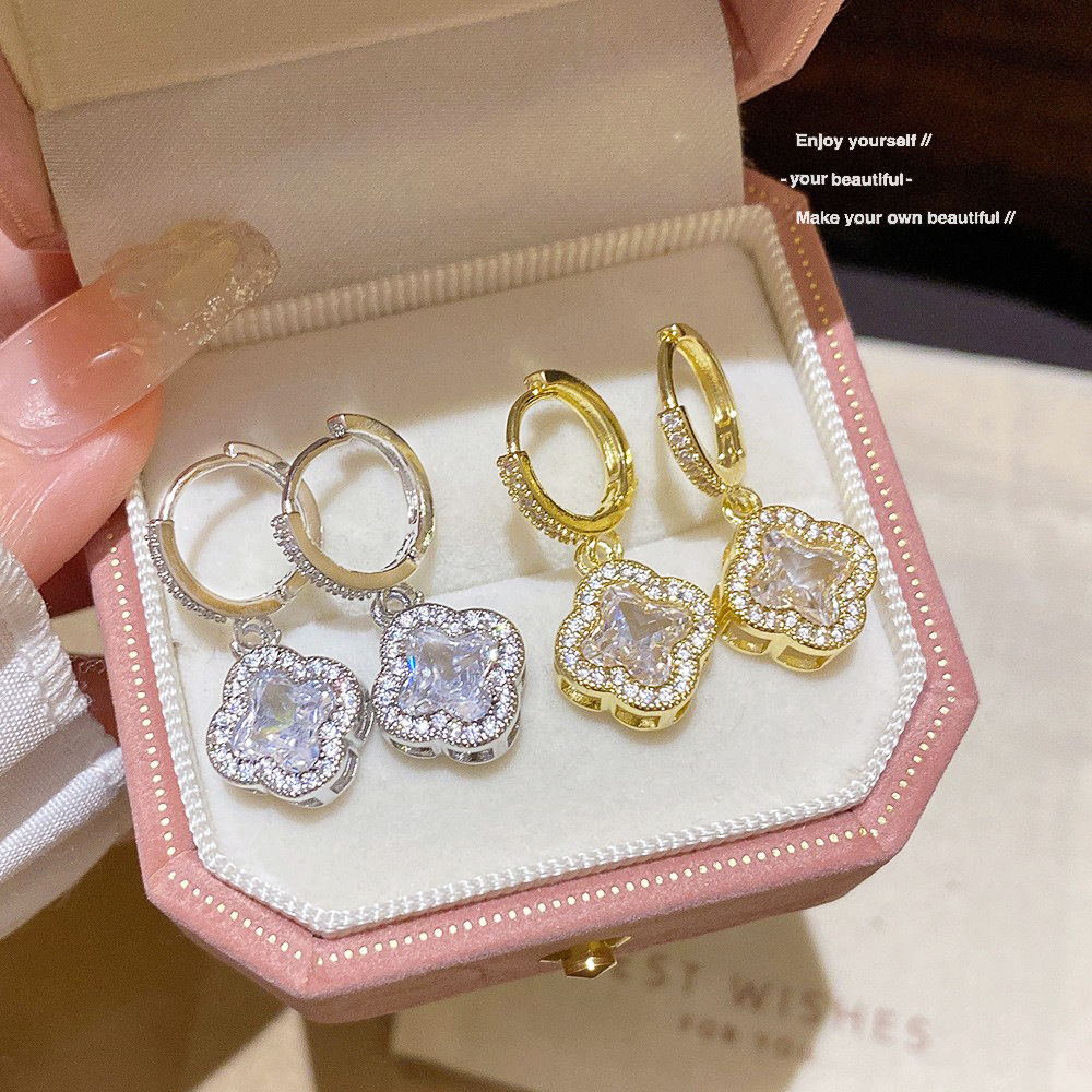 Sophisticated fashionable small design elegant earrings