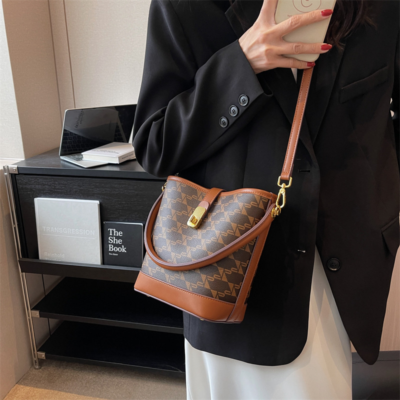 XLT Autumn and Winter Small Bag Women's Bag New Fashion Trend Soft Leather  Bucket Bag Women's One Shoulder Crossbody Bag Checkerboard - Khaki