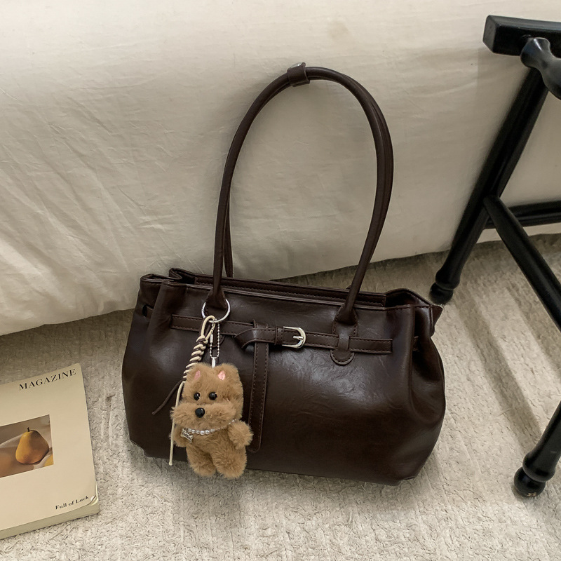 Otoño y invierno bolsas de mano de viaje de mujer bolsas retro de gran capacidad 2025 nuevas bolsas de hombro y brazales casuales versátiles