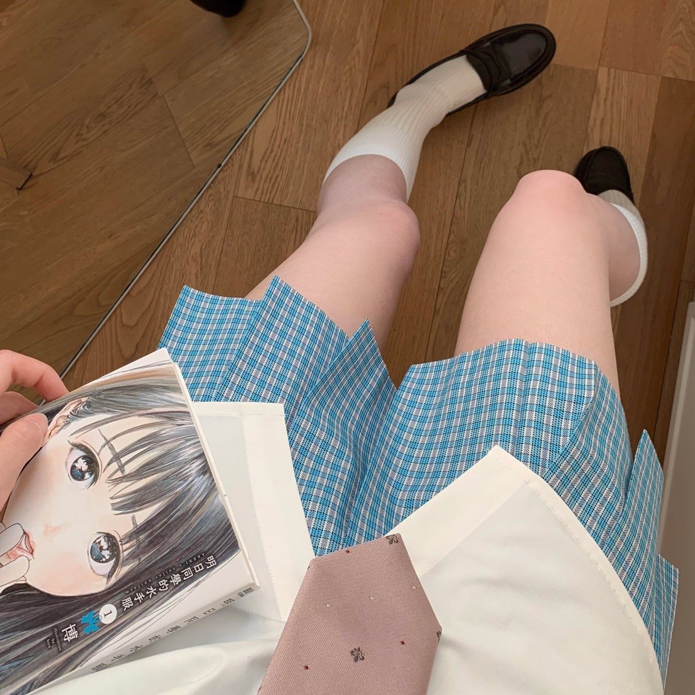 파인 블루 체크 무늬 스커트 + 나비 넥타이