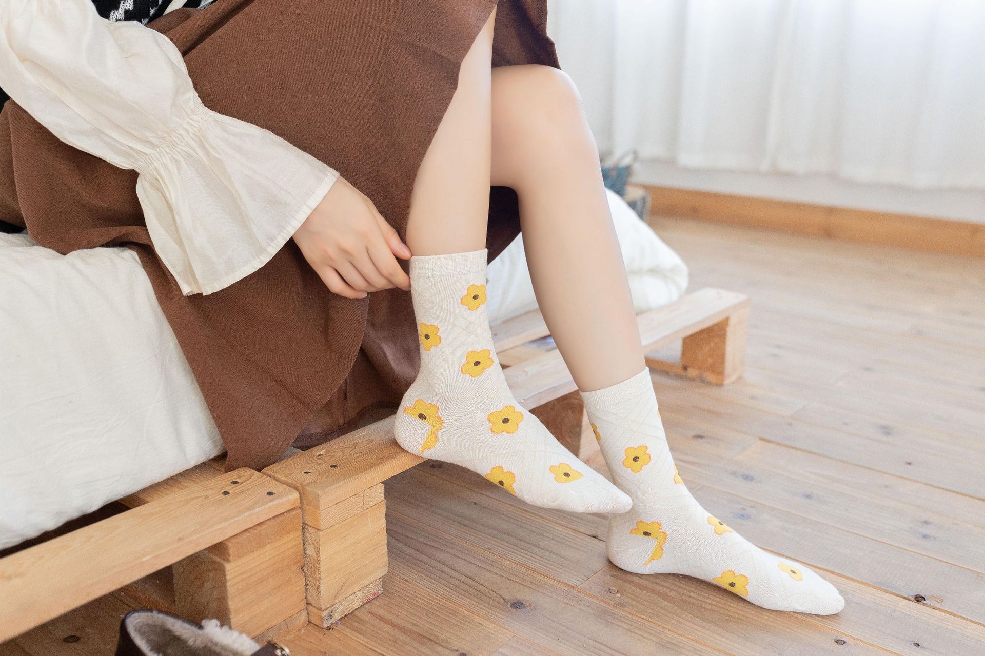64g Weight Breathable Function Flower Pattern Yellow Color One Size Size Korean Small Flower Tube Socks Cute Retro Style Cotton Socks Four Seasons Thin Section 4