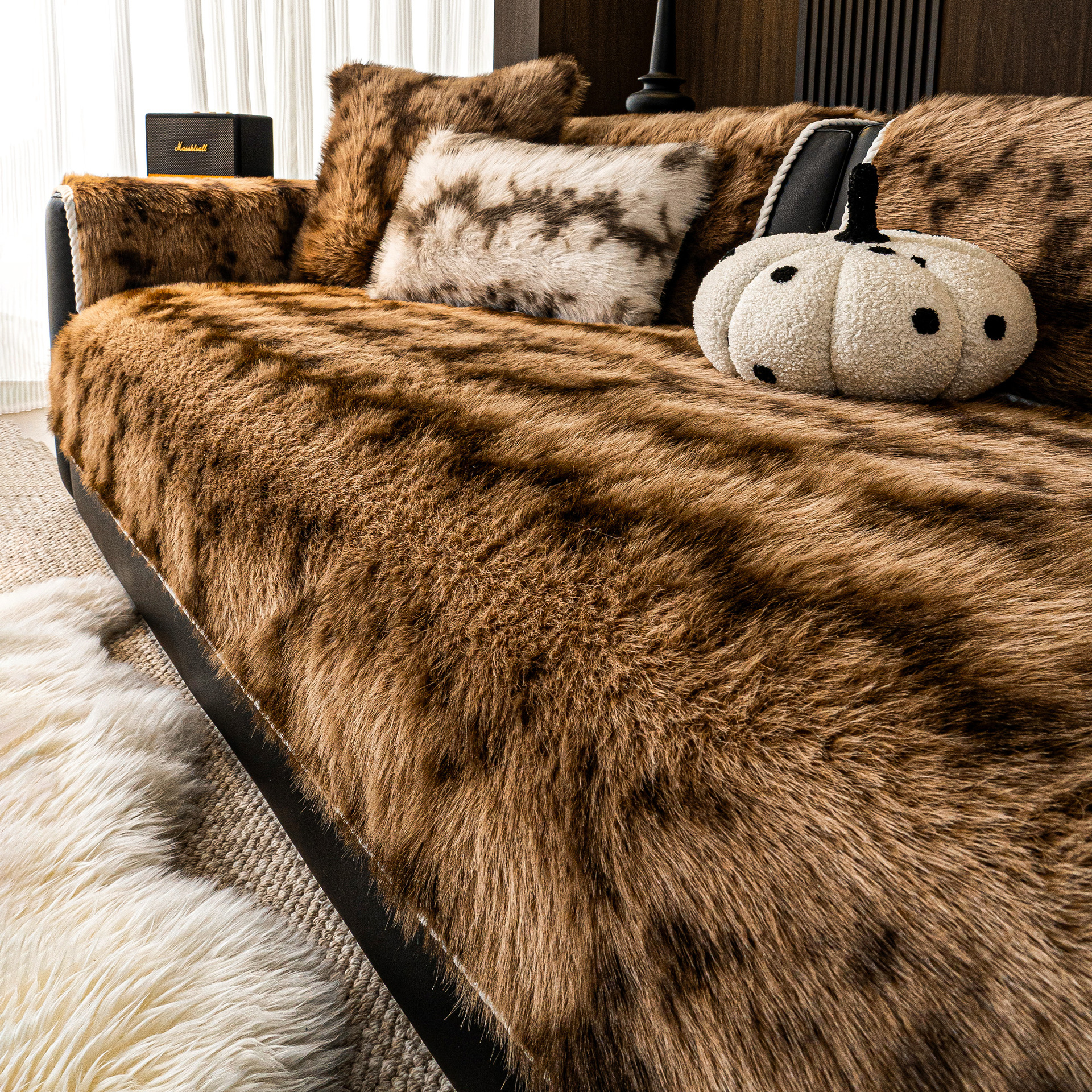 Cojín de sofá de invierno de alta calidad 2025 nuevo tipo de peluche antideslizante cojín de sofá de cuero de alta calidad toalla de tela