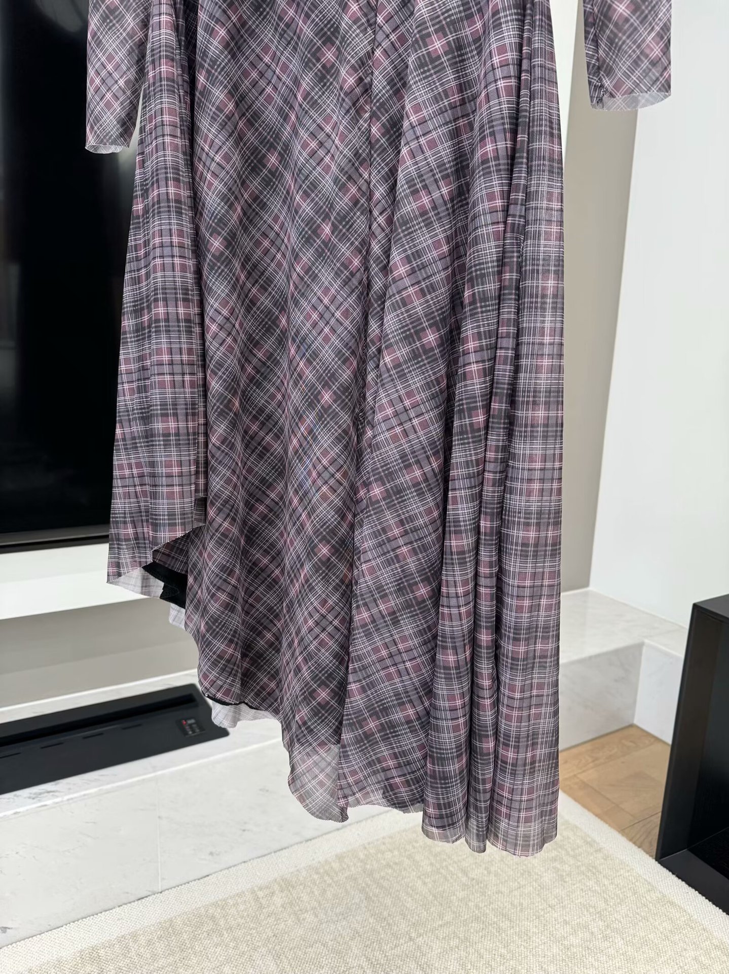 Women Backless V neck Sexy Plaid Pleated Silk Net Long Sleeve Dress