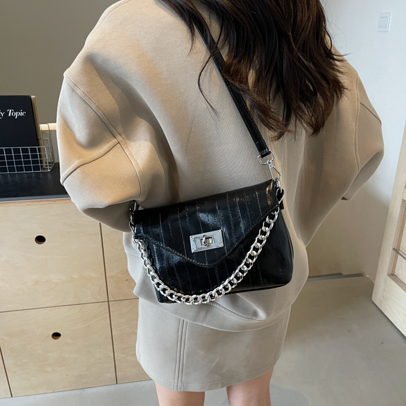 Bolso de textura transfronteriza 2025 verano nuevo bolso de cadena bolso de hombro de sentido avanzado bolso de mensajero a rayas simple mujer