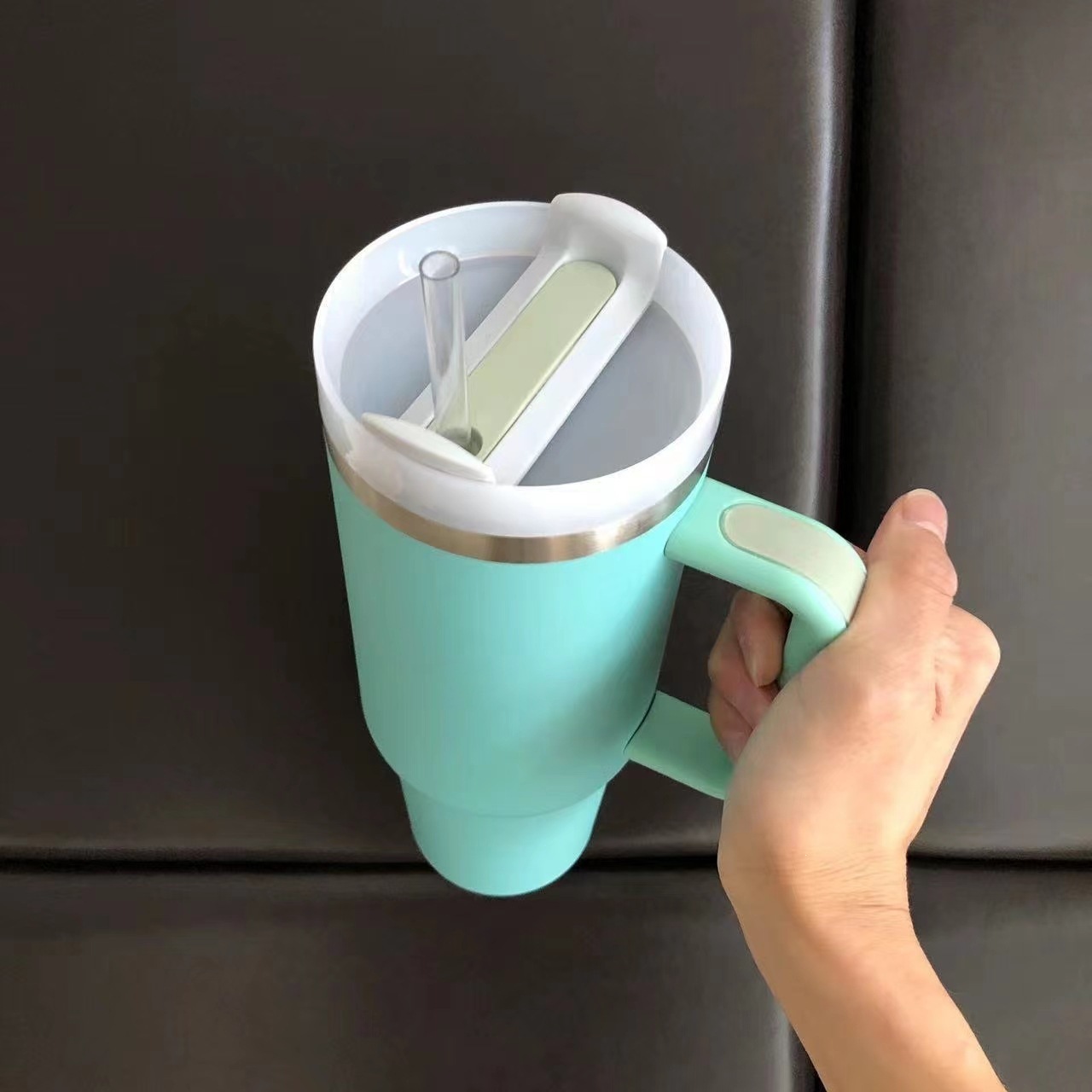 Cubierta spot de gran capacidad de paja de segunda generación oz <unk> cubierta de taza de hielo de aluminio para automóviles transfronterizos de taza de automóviles sellado W18 sin