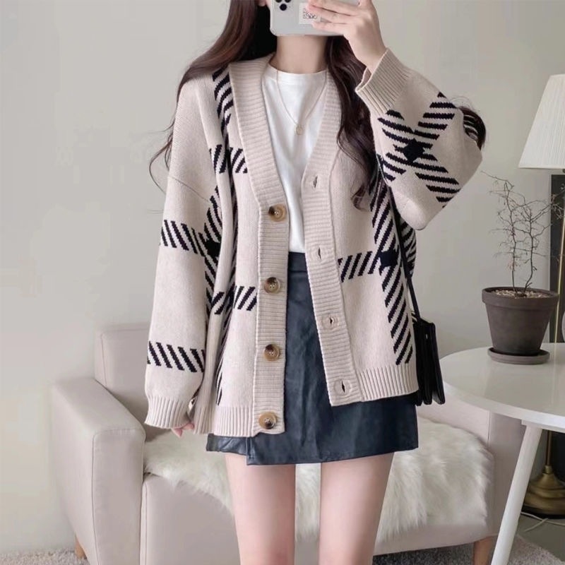 Otoño y invierno nuevo suéter a cuadros coreano abrigo de mujer temperamento casual color contrastante cuello v holgado viento perecido cardigan de punto