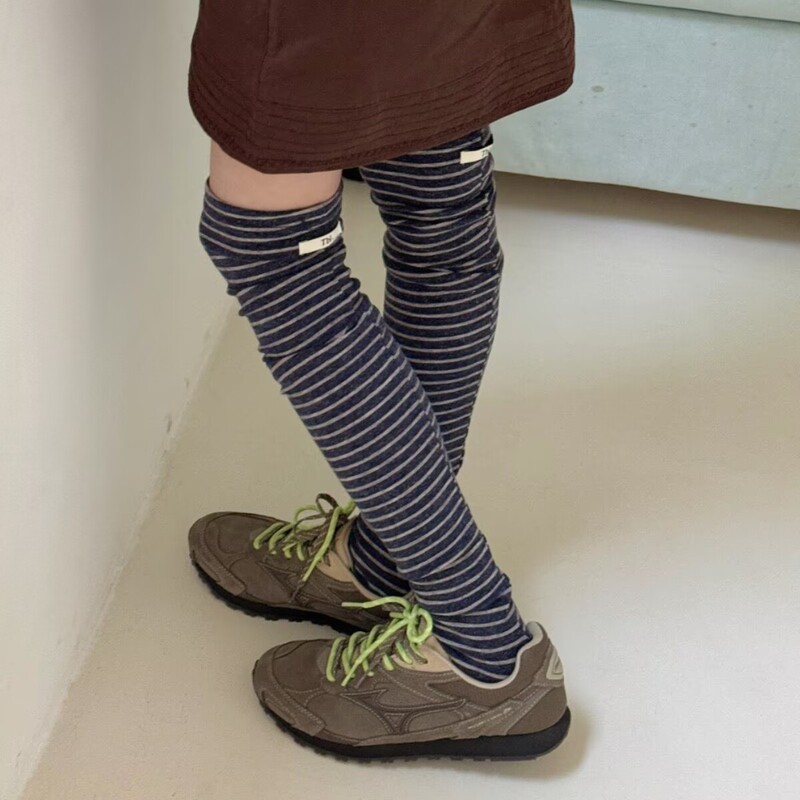 IOULOR Korean-style striped over-the-knee socks, autumn and winter long tube casual socks with foot loops, double-needle knit calf-high socks IOULOR Korean-style striped over-the-knee socks, autumn and winter long tube casual socks with foot loops, double-needle knit calf-high socks