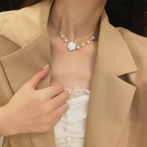 Vintage Super Fairy Rose Flower Necklace~ Spring New Ins Minority Butterfly Pearl Lockchain Choker Necklace for Women