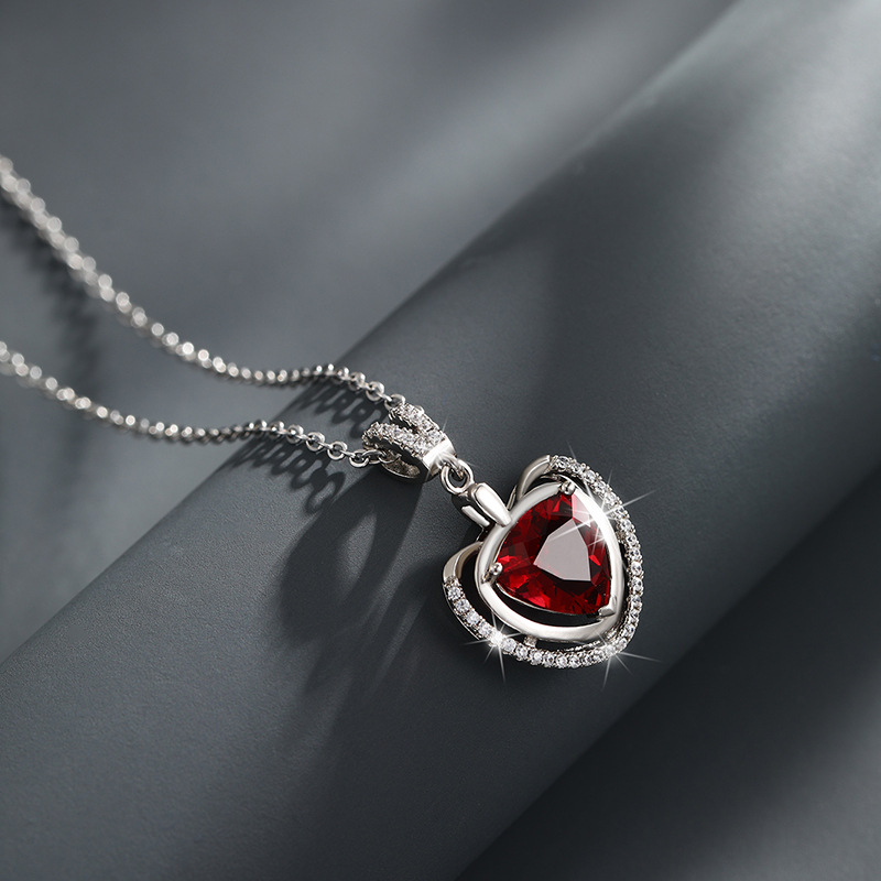 Xupar joyería artificial rubí rojo en forma de corazón colgante hembra Luz de lujo nicho de alto grado amor COLLAR COLGANTE al por mayor