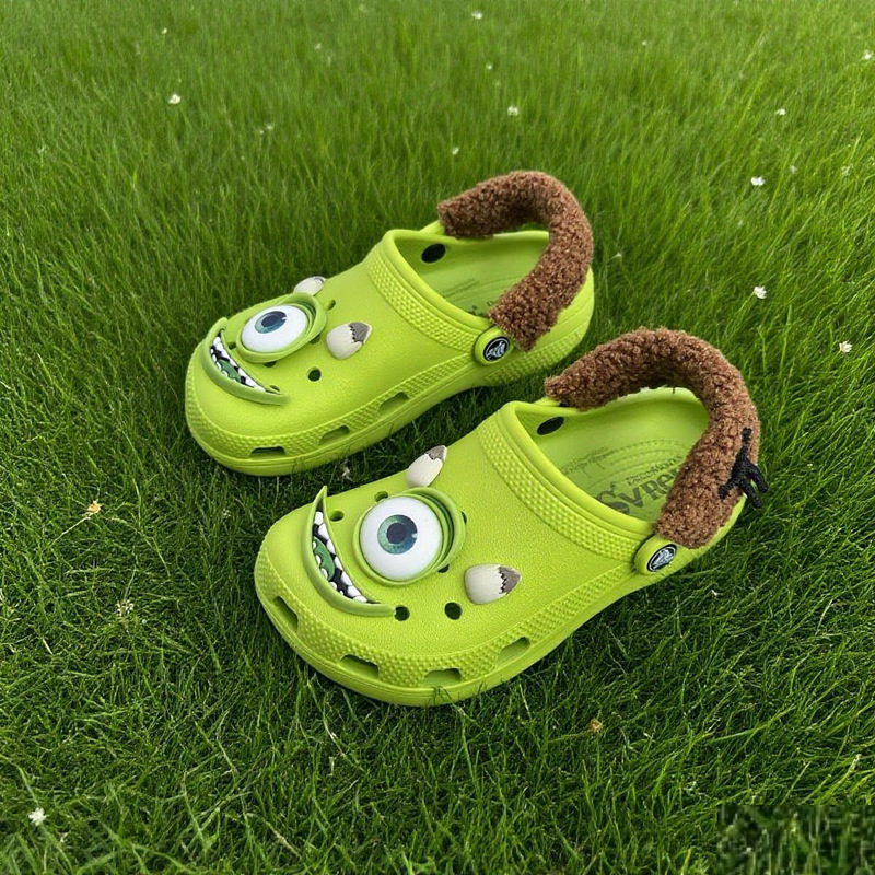Shrek Crocs Men's and Women's New Outdoor Breathable Casual Beach Shoes Baotou Toy Story Men's