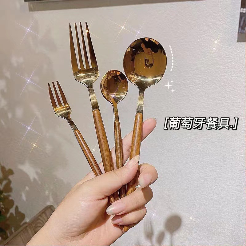 스테인레스 스틸 서양 식기 칼과 포크 스푼 세트 포르투갈 우드 그레인 식기 창조적 인 일본식 클립 핸들 식기 스테이크 나이프와 포크