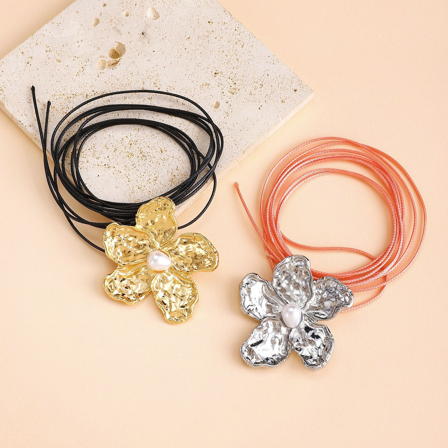 Alloy Material Retro Exaggerated Flower Alloy Choker Wholesale