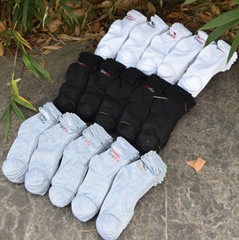 男性の中筒スポーツ靴下のじゅうたん靴下の144針の諸及び靴下の靴下の春と秋の靴下の新型の卸売り
