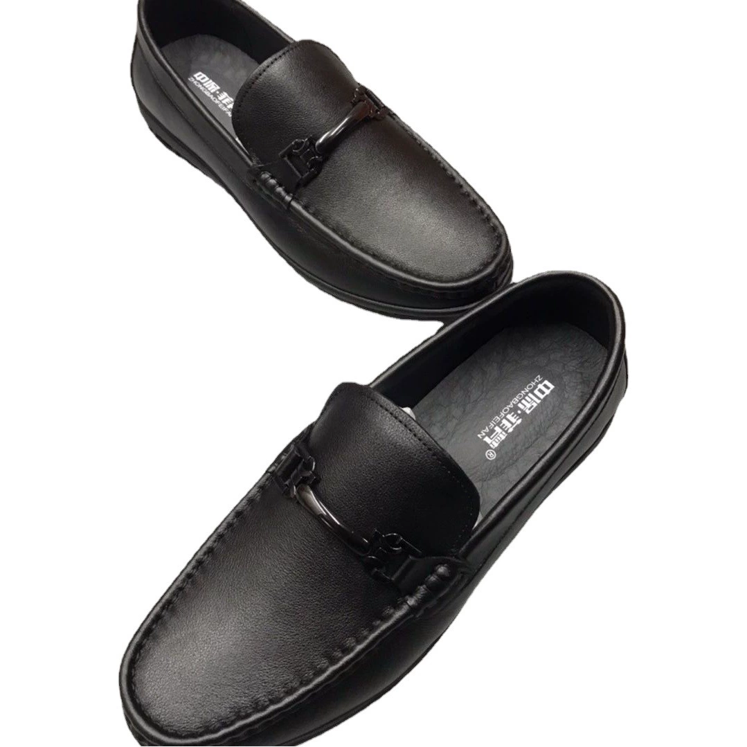 Летние дышащие лоферы для мужчин 2023, новые, из натуральной кожи, модные британские туфли для вождения, повседневные кожаные туфли, стильные мужские туфли без каблука.