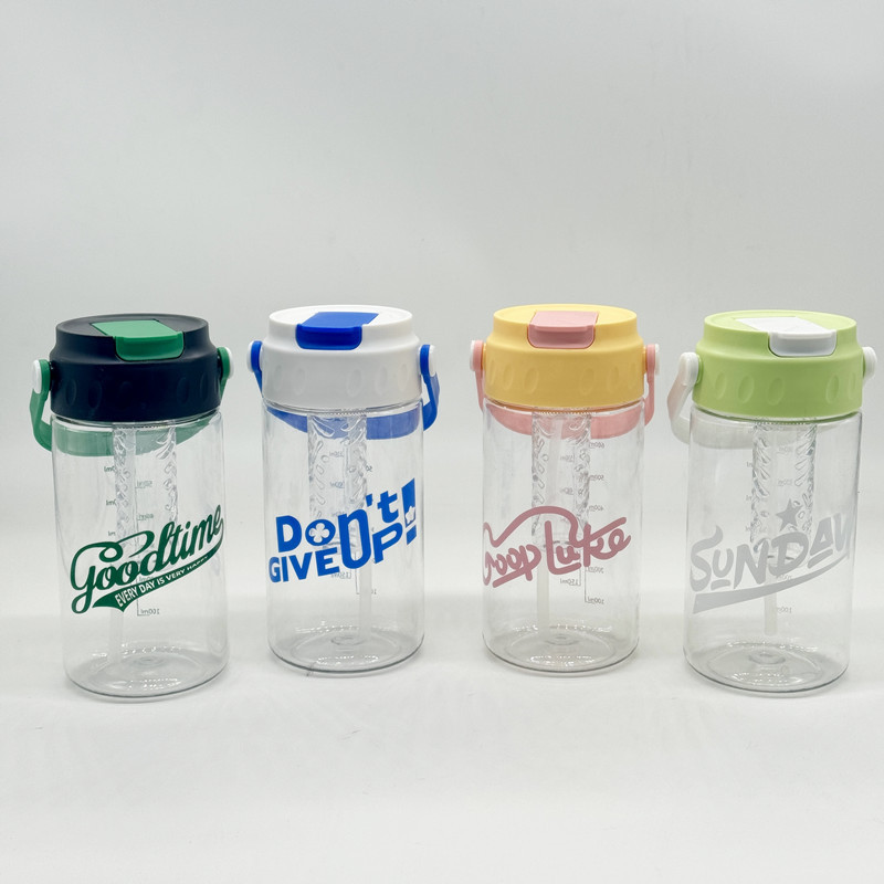Capacious space straw polycarbonate