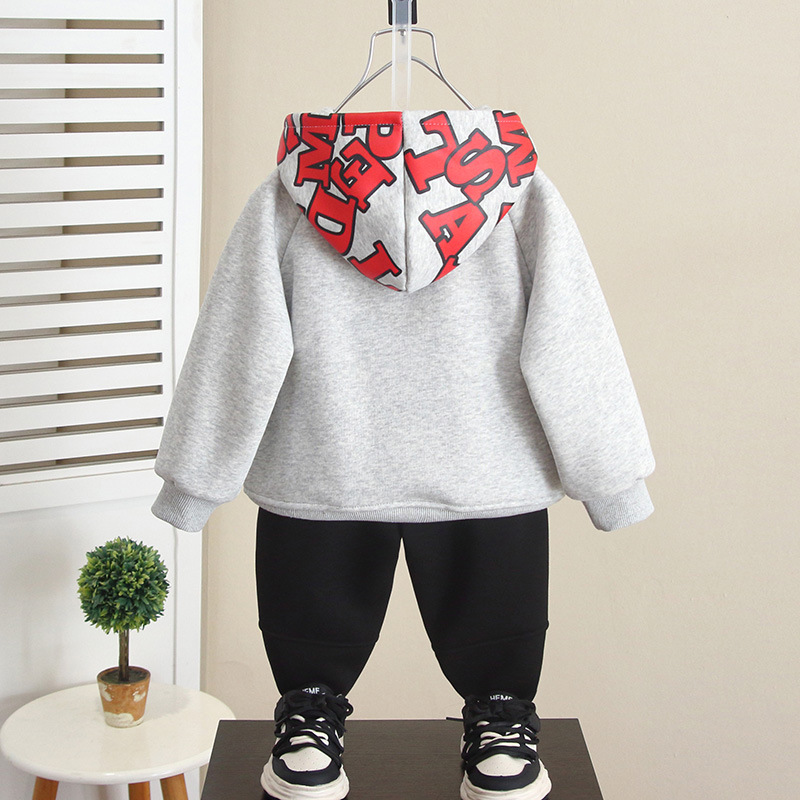 6741 Traje de suéter con capucha para niño Hermoso bebé Otoño e invierno Traje casual de dos piezas 2025 Nuevos niños más terciopelo