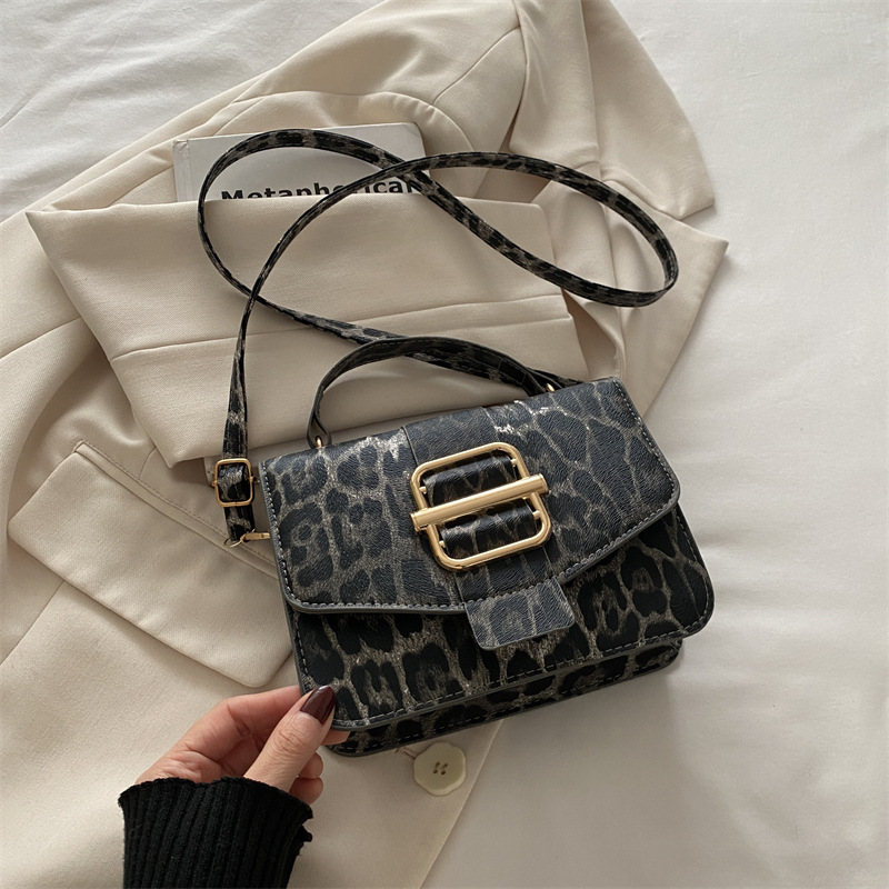 Bolso popular de invierno de este año 2024, nuevo estilo de invierno de estilo universal, bolso de hombro de estilo exterior.