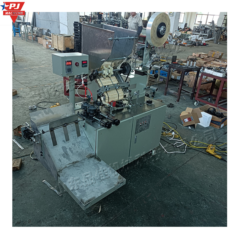 快餐筷子包装机   筷子纸巾四件套打包机   PE膜快餐店筷子包膜机