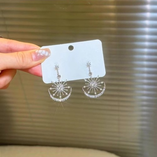 Light Luxury Retro Elegant & Regal Butterfly Flower Earrings—Niche Design, Fashionable, Flashing Zircon Trendy Ear Jewelry Accessories