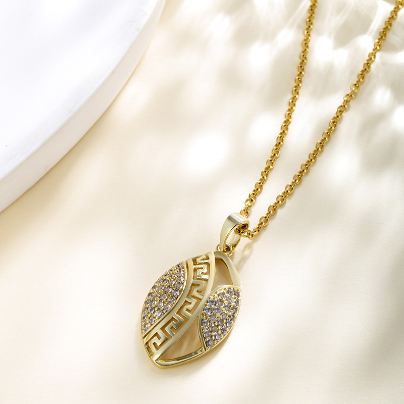 Xuping moda bronce dorado galvanoplastia piedra geometría colgante ovalado muralla mujer patrón retrógrado colgante nicho