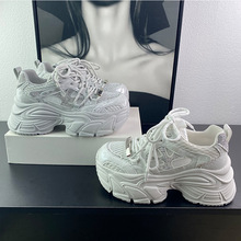 ŷ����Ƥ͸��������7cm�ϵ�ЬŮ2026���¿����ʰٴ������˶�Ь