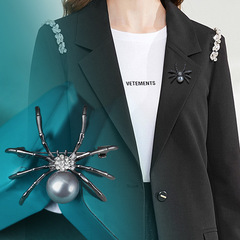 Pin for Women, Korean Personality Black Spider Water Diamond Brooch, Anti-Bleed, Cartoon Retro Pin, Suit Coat Accessory