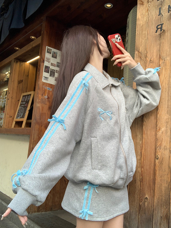 デザイン感のある蝶結びの長袖の上着の女性の春と秋の新型の襟の刺繍のゆったりしている大衆の上着のファッション|undefined