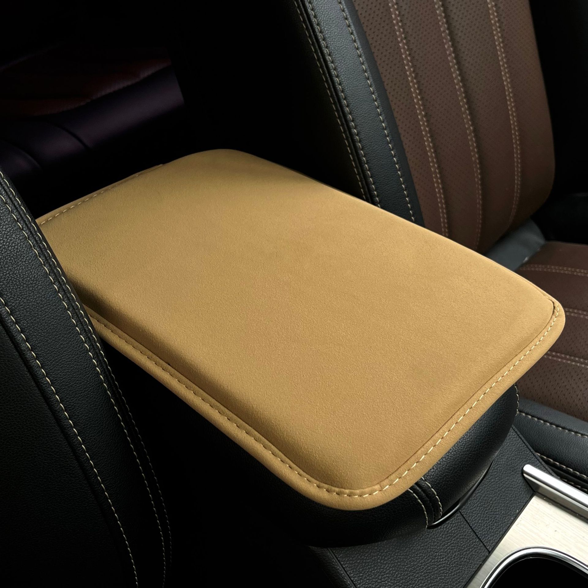 Yà mǎ – Car Armrest Box Armrest box pad - gold