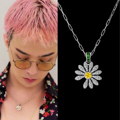 GD スター同じスタイル Quan Zhilong 限定小さなしわ菊ネックレスペンダント装飾トレンディな男性シンプルな女性 INS ダイヤモンドトップチェーン