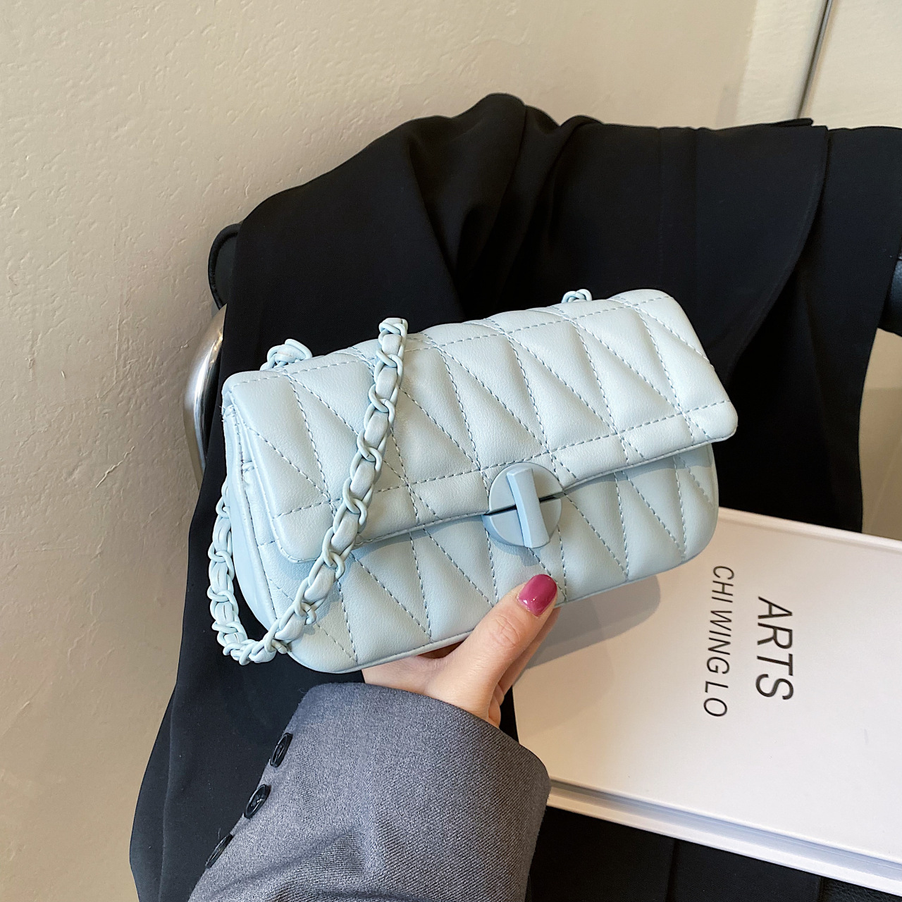 Small Quilted Shoulder Bag In Soft Leather With Chain For Women_voghion.com