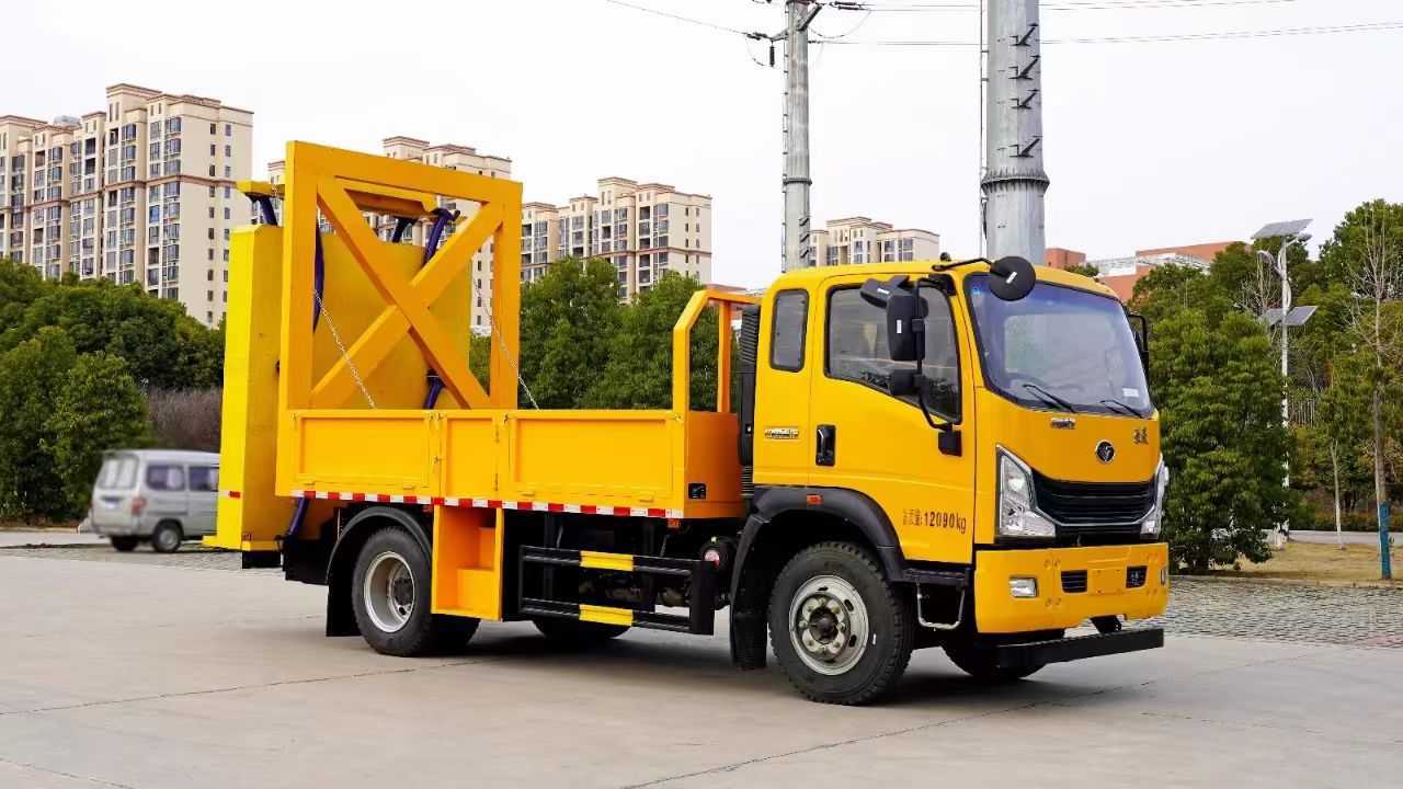 National Vi Sinotruk Haoman Highway Road Surface Construction Safety Protection 12 Ton 100K Anti-Collision Buffer Truck