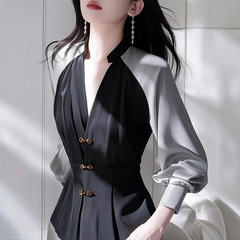 新中国式の軽国風が色の上着にぶつかります。女性2025春の高級感があります。