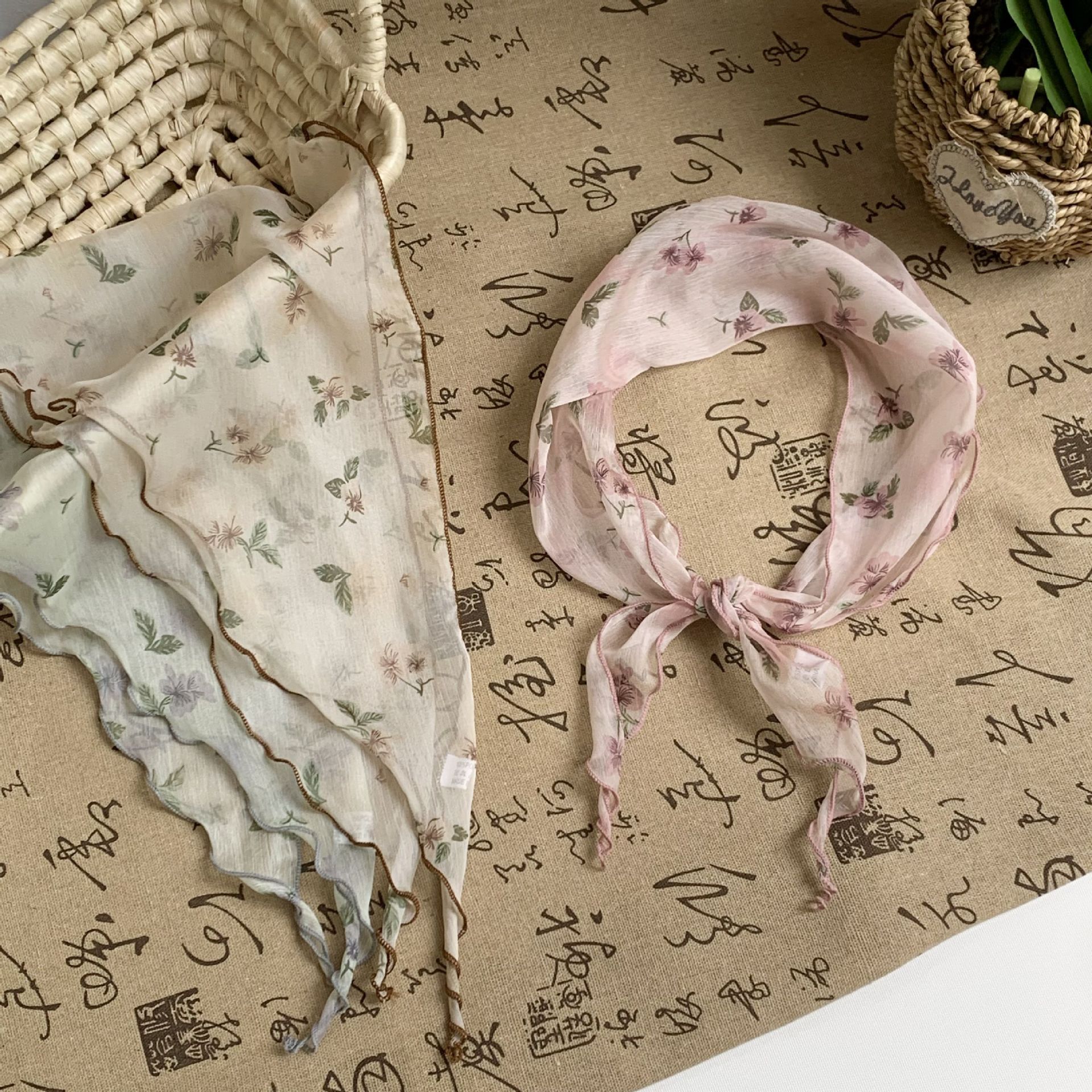 Pañuelo de seda de alta calidad verano nuevo estilo bufanda pequeña estilo nacional pañuelo en la cabeza estilo pastoral femenino cinturón de pelo bufanda triangular accesorios de cintura