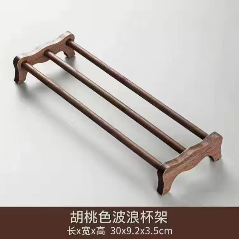 竹製のティーカップの棚に水を入れて収納します。|undefined