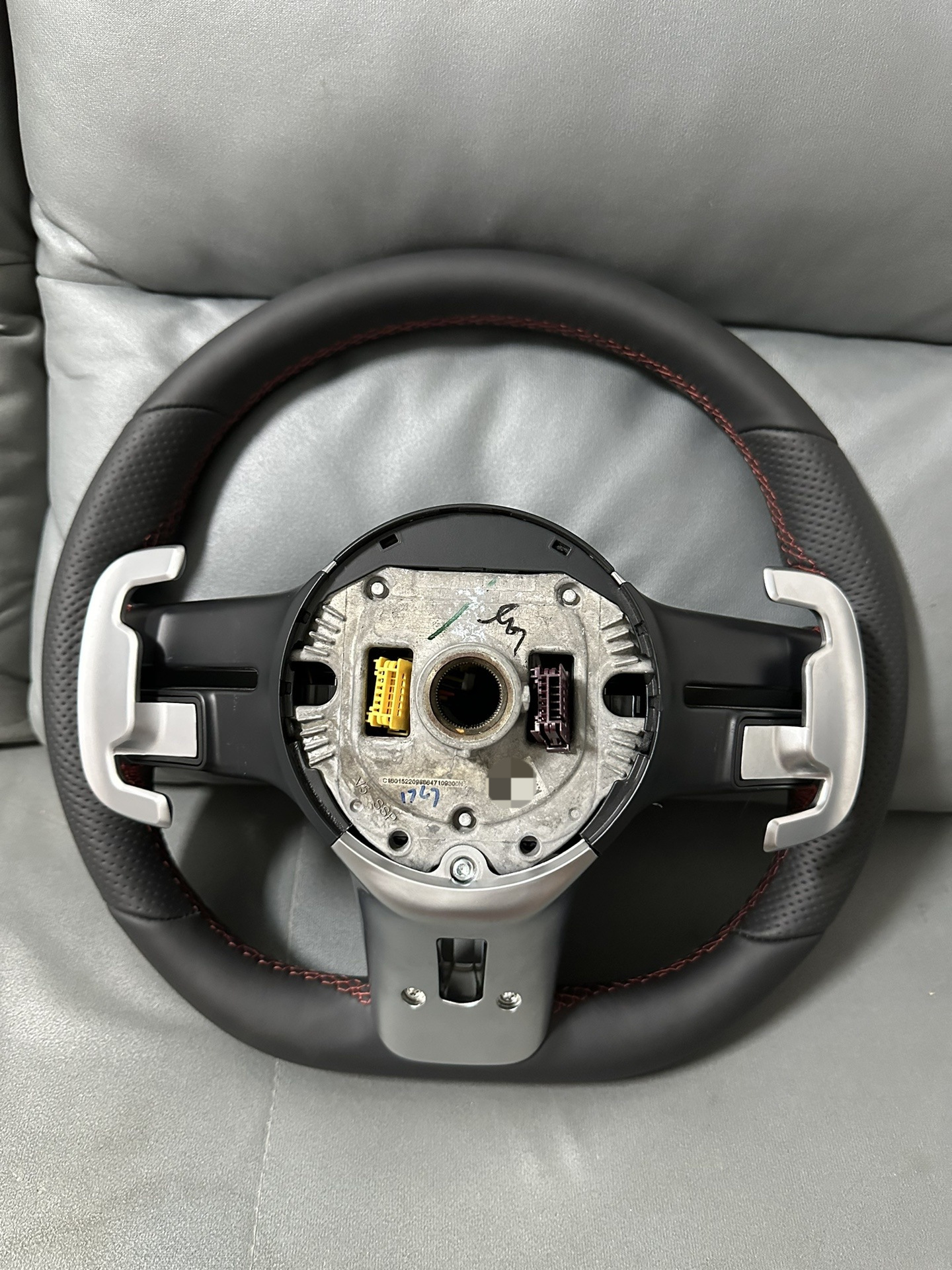 Suitable for Mercedes-Benz AMG carbon fiber steering wheel modification with cowhide, Mercedes-Benz Dragonfly model, can be upgraded and includes nationwide installation
