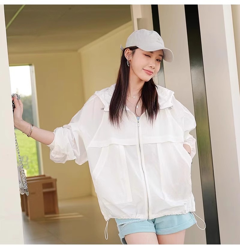 Áo chống nắng nữ dáng rộng có mũ, chất liệu mỏng nhẹ thoáng khí — Màu xanh lục nhạt chi tiết 4