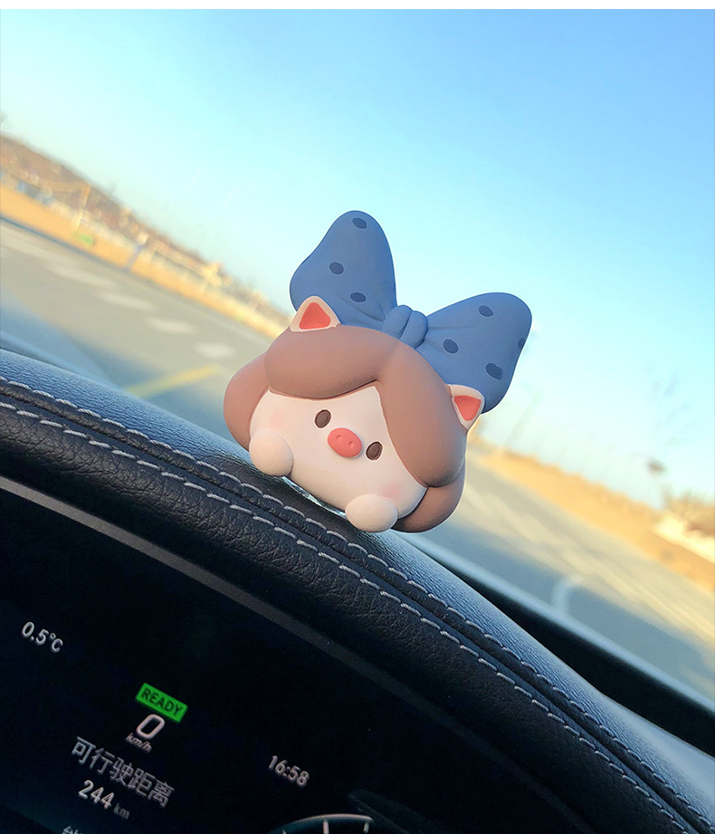 Retro pig Princess car aromatherapy car air outlet perfume decoration fragrance Stone car interior decoration accessories ladies