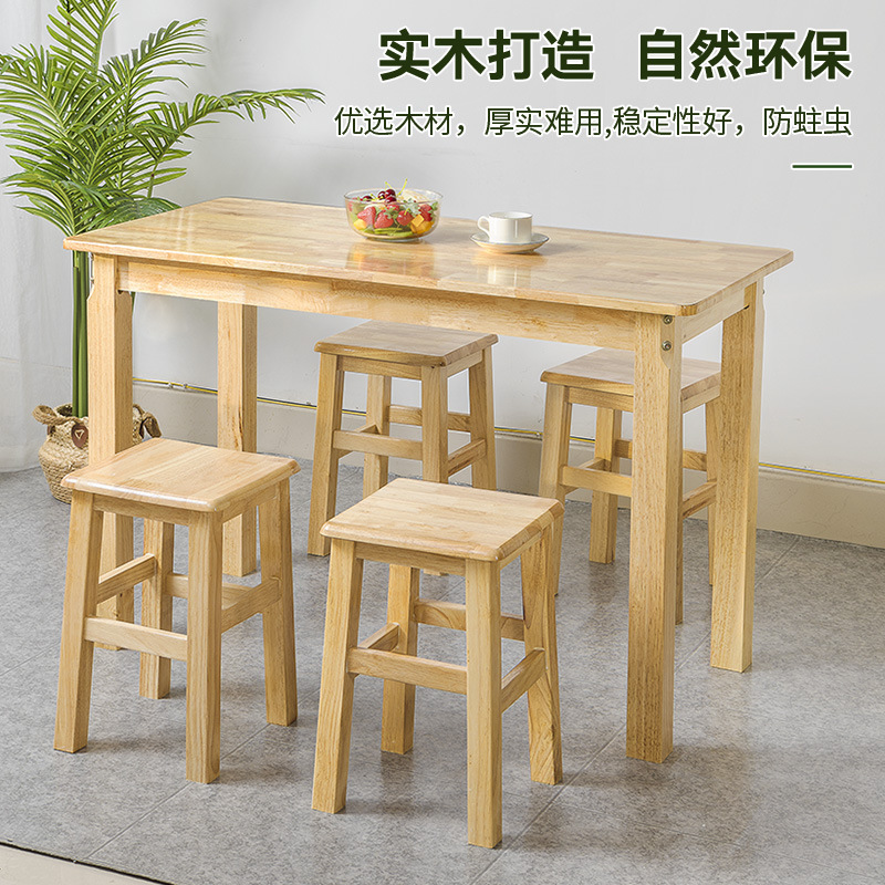 통나무 친환경 바니시 테이블 1개와 스툴 4개