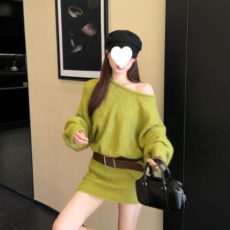 法式绿色斜肩长袖毛衣连衣裙女秋季收腰显瘦针织裙子气质包臀短裙